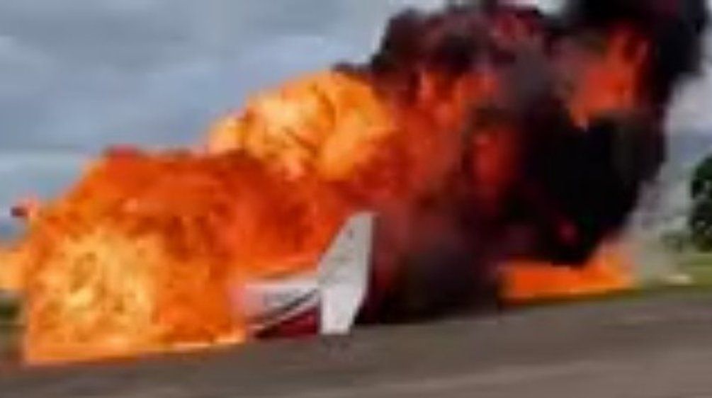 Kurz nach dem Start: Flugzeug geht in Flammen auf