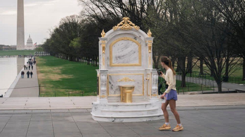 Video: Goldene Toilette gegen Trump: Kunstprotest sorgt für Wirbel