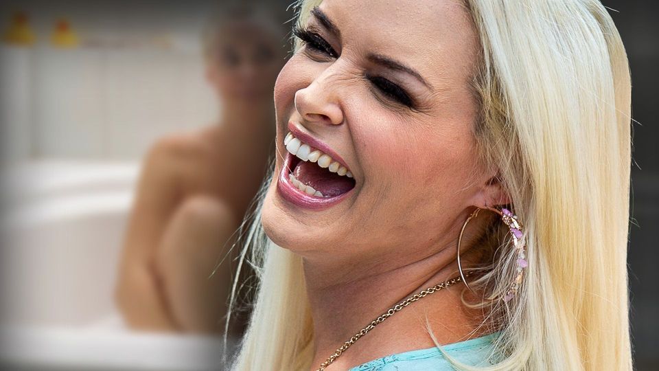 Daniela Katzenberger - Foto aus Badewanne! Hingucker sind die Haare