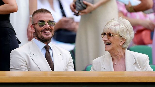 Video: David Beckham kommt zum Wimbledon-Auftakt mit Mama Sandra