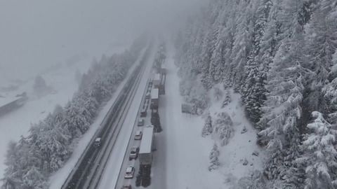 Starke Schneefälle: Totalsperre der Brennerautobahn in Österreich