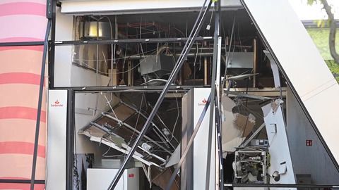 Geldautomat in Berlin gesprengt: Bankfiliale zerstört