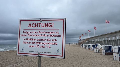 Sand ist weg: Strandabschnitt auf Sylt nicht bewacht - Abbruchkante