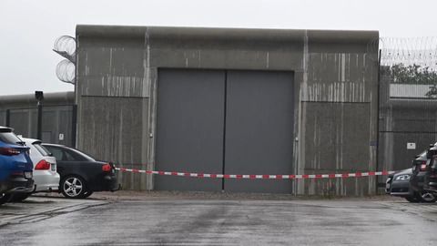 Vier Straftäter geflohen - Klinikmitarbeiter verletzt