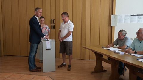 AfD in Thüringen klar vorn - Enges Rennen mit CDU in Sachsen