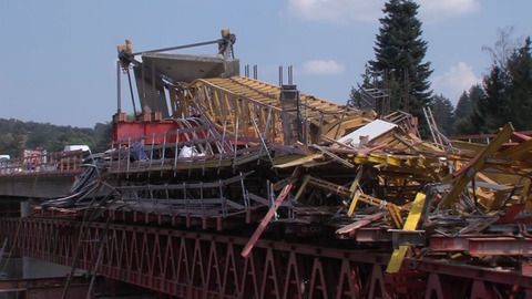 Thüringen: Unglück auf Brücken-Baustelle - Kran stürzt um, ein Toter