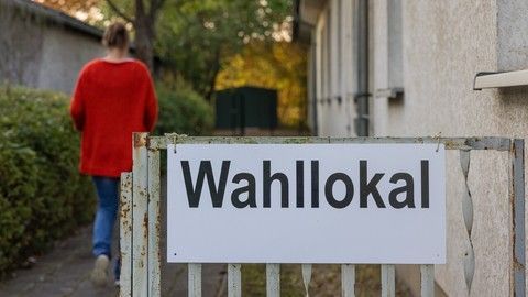 Landtagswahlen in Brandenburg - Wahllokale geöffnet