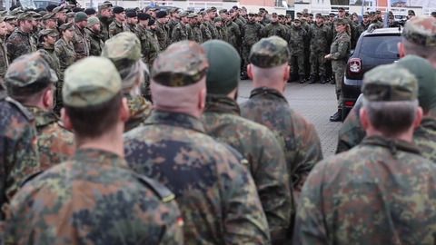 Soldaten in Reih und Glied