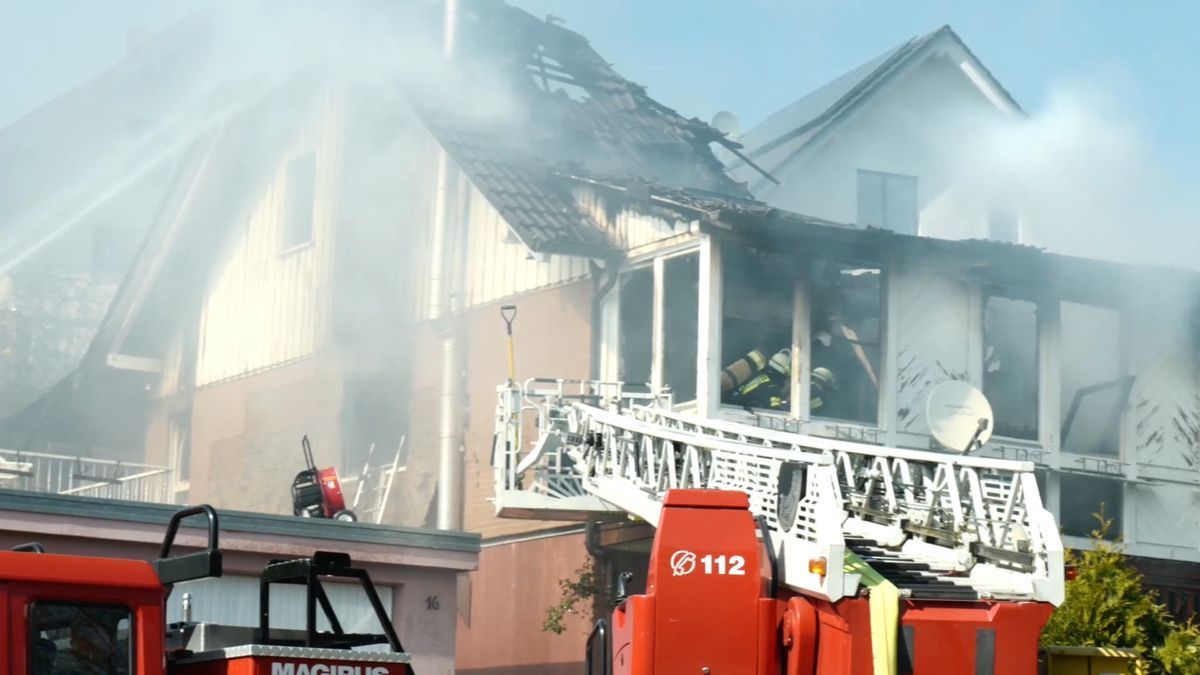 Tödlicher Brand in Hofstetten: Einfamilienhaus völlig zerstört – Leiche entdeckt