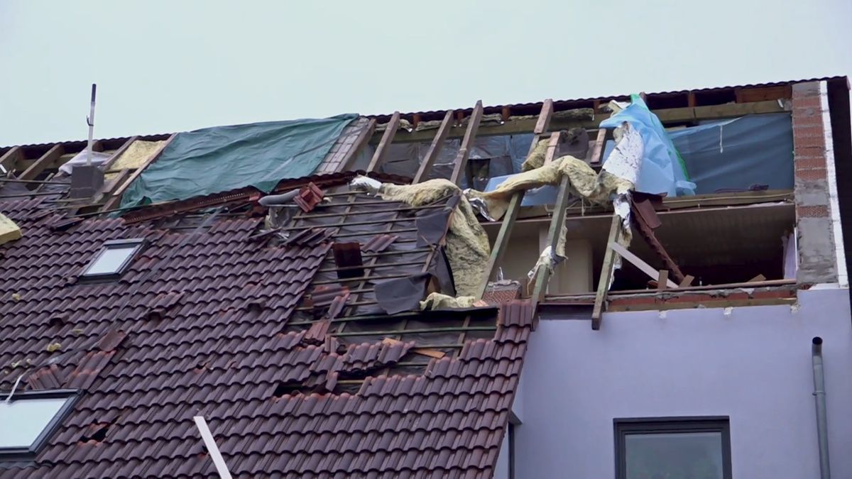 Video: Sturmböen und Starkregen: Unwetter macht Häuser in Ulm unbewohnbar