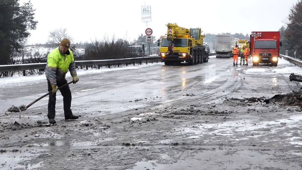 3 Sattelzüge verunglückt: A7 in Richtung Hamburg dicht