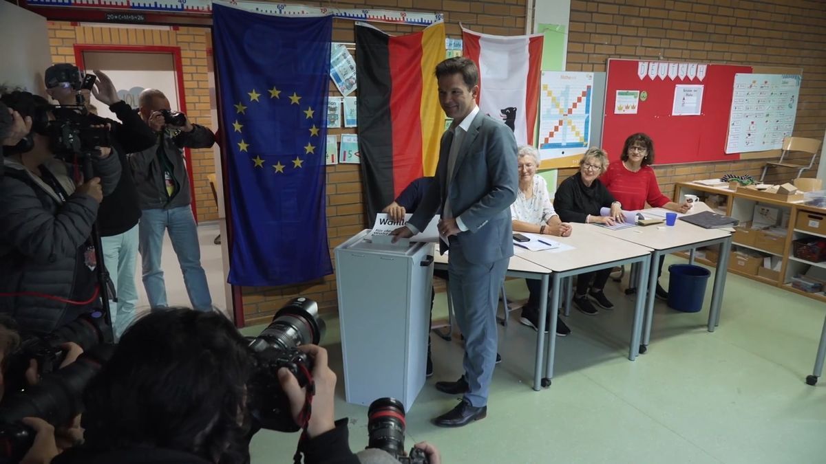 Video: Wahl in Berlin: SPD-Spitzenkandidat Krach gibt seine Stimme ab
