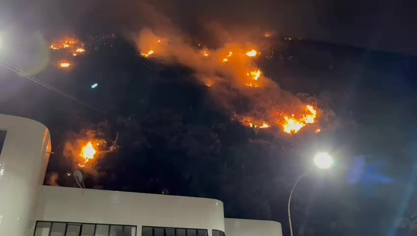 Waldbrand nahe der Copacabana in Rio de Janeiro