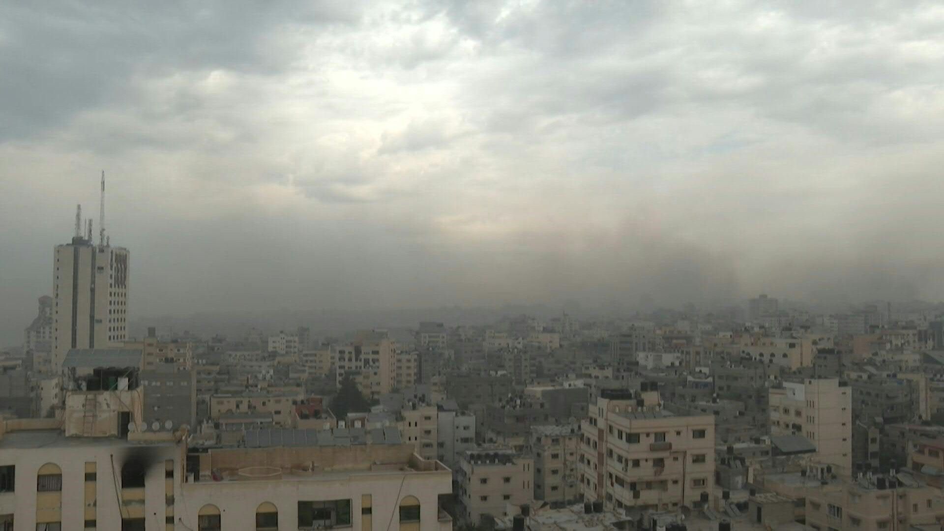 TIMELAPSE: Smoke billows over Gaza City, combats are heard