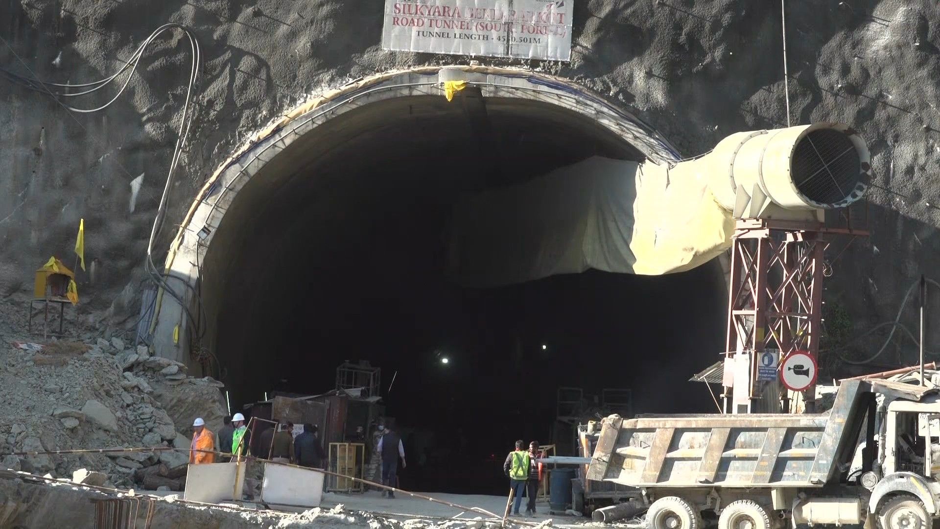 Rescue efforts continue for 41 trapped in Uttarakhand tunnel