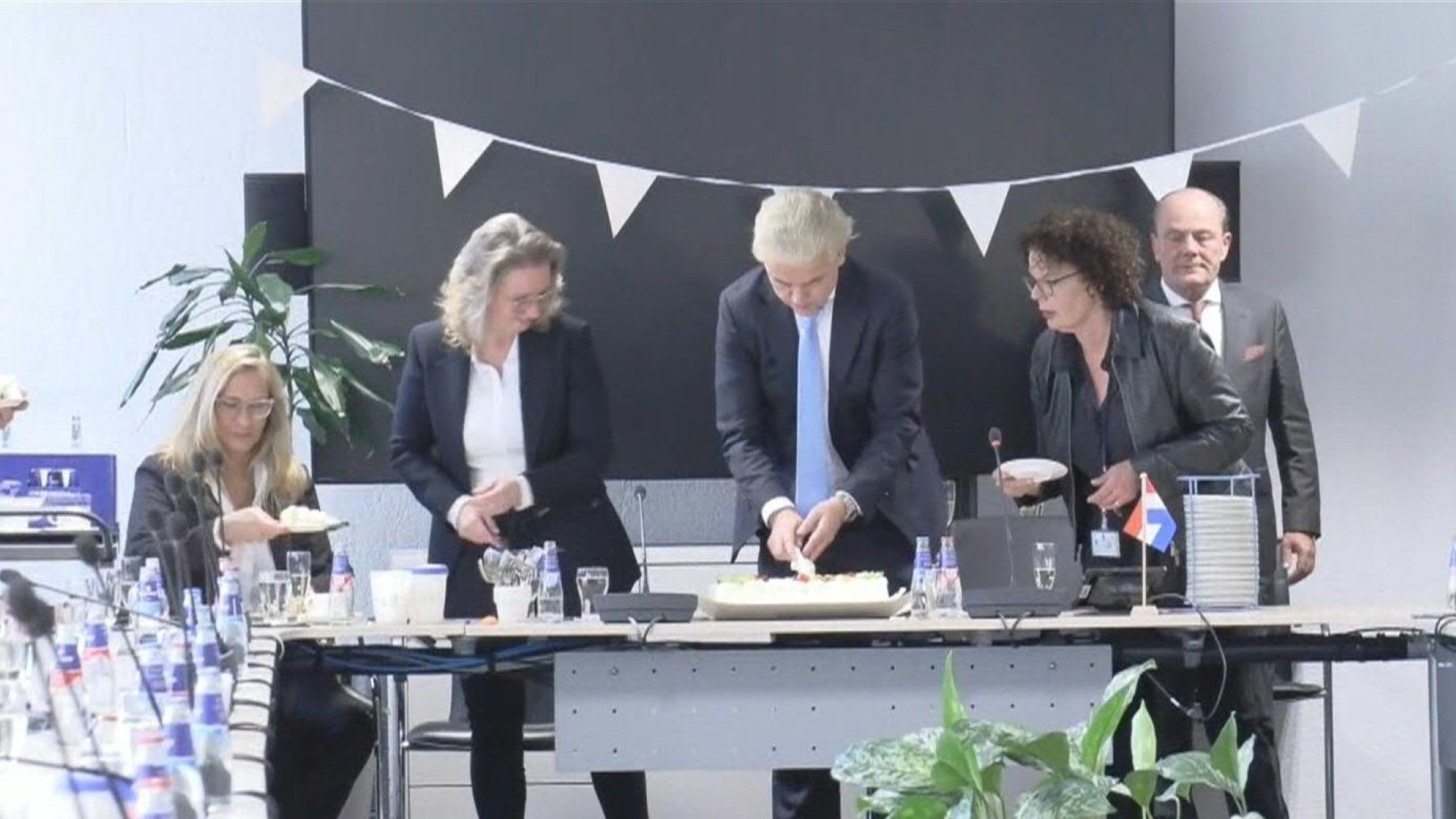 Cake at PVV HQ as far-right Wilders celebrates Dutch election gains