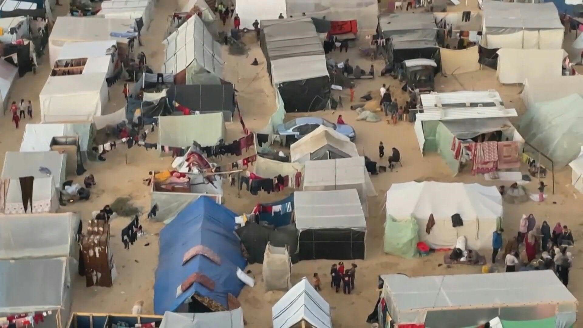 Gazans spend New Year's Eve in tents at a camp in Rafah