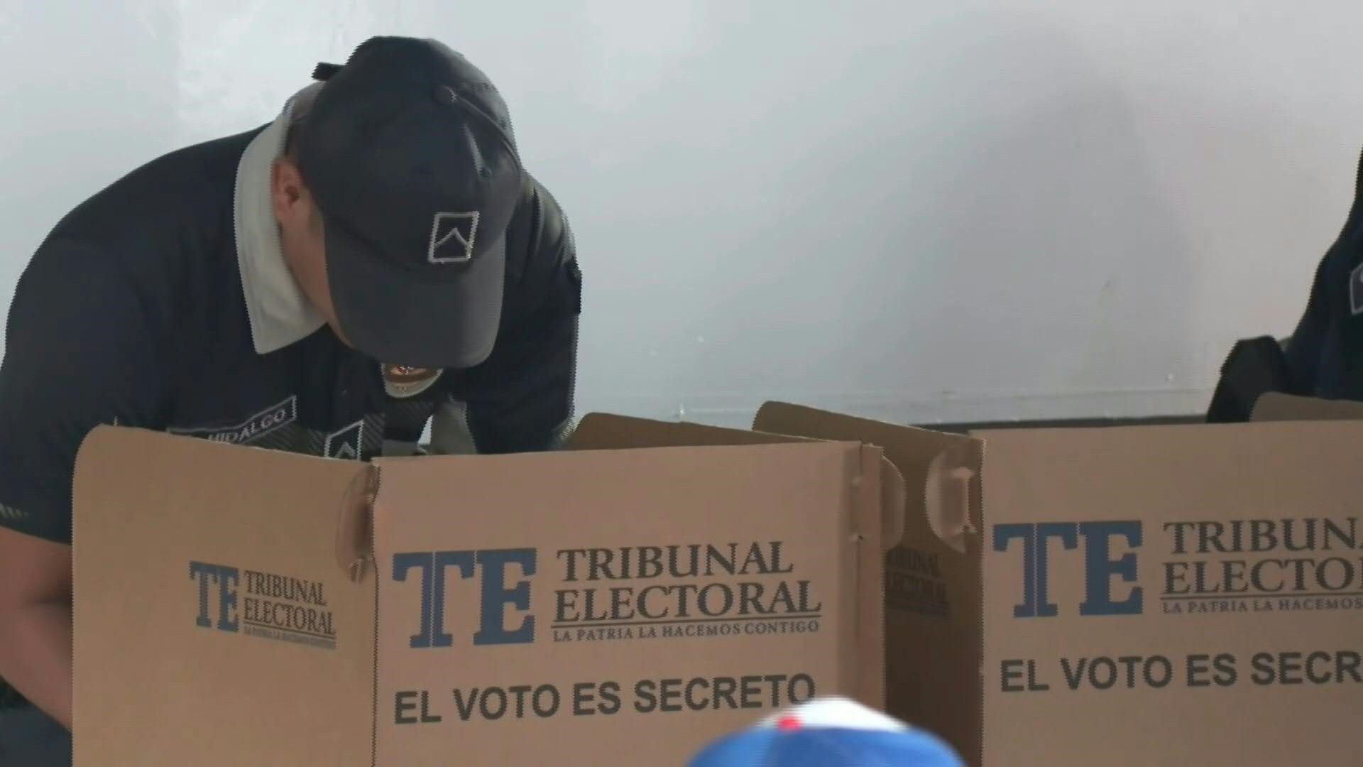 Panamanians begin voting in presidential election with eight contenders