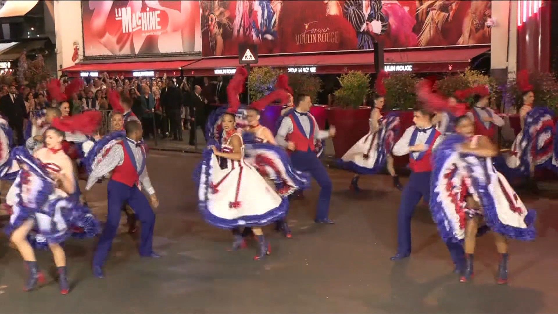 Moulin Rouge erstrahlt in neuem Glanz