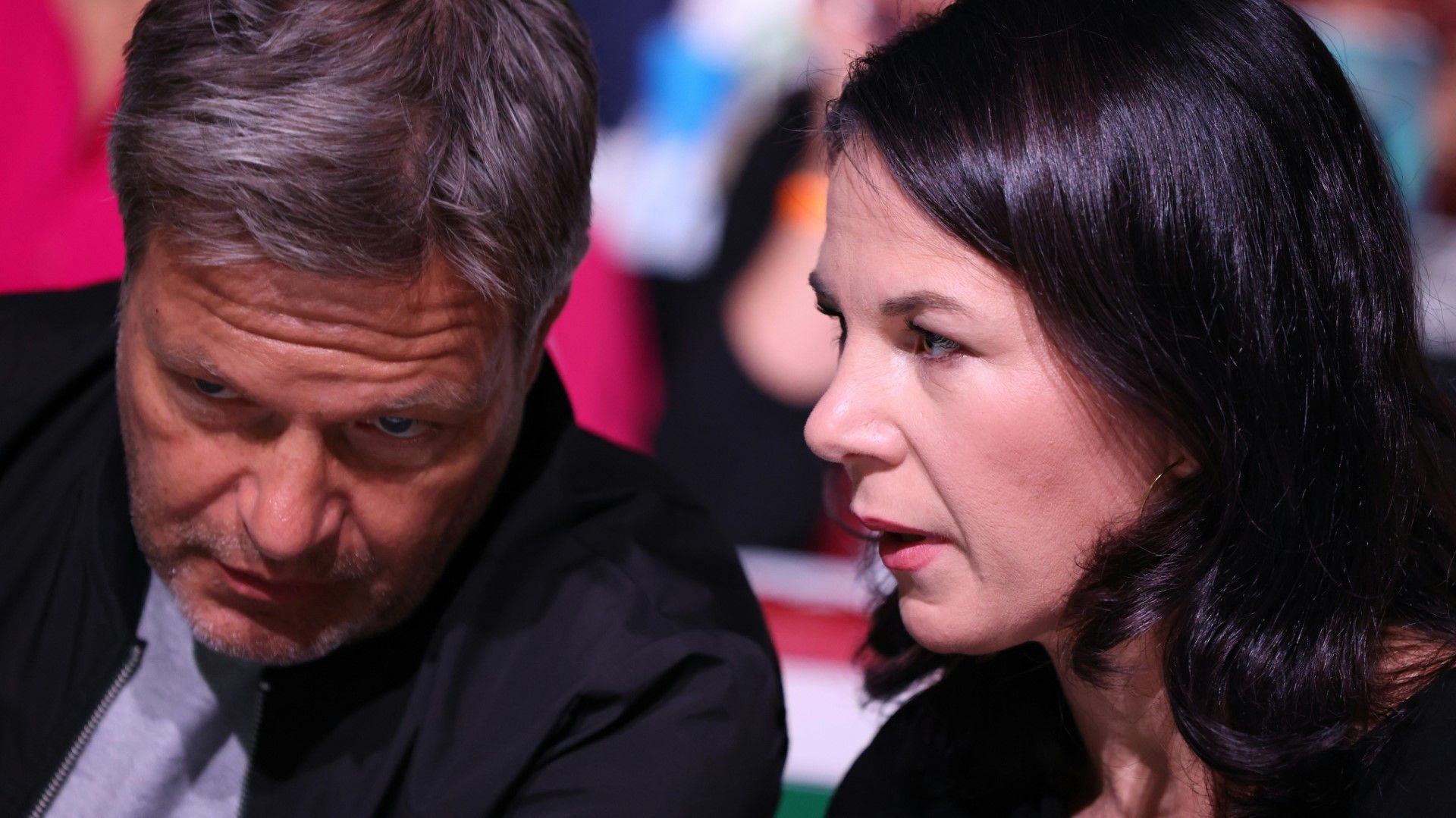 Habeck und Baerbock schwören Grüne bei Parteitag auf Wahlkampf ein