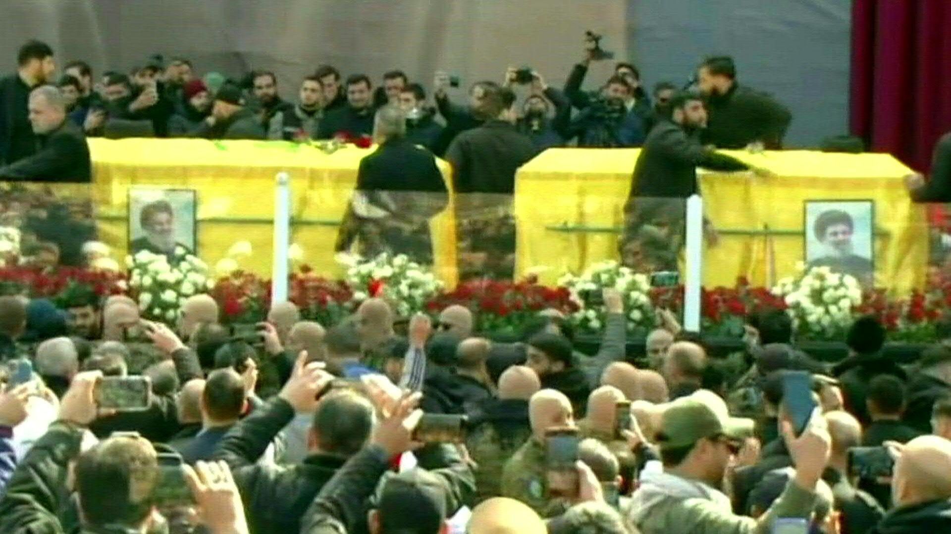 El ataúd del líder de Hezbollah Hassan Nasrallah asesinado llega para el funeral