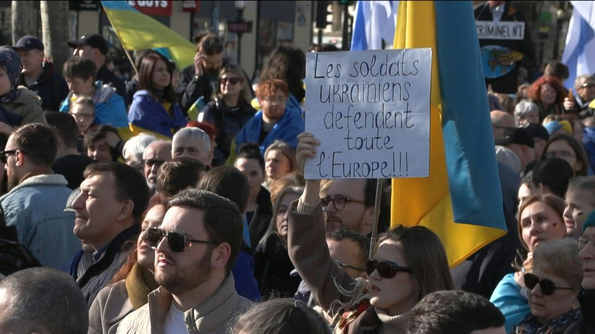 Ukraine supporters rally in Paris ahead of third war anniversary