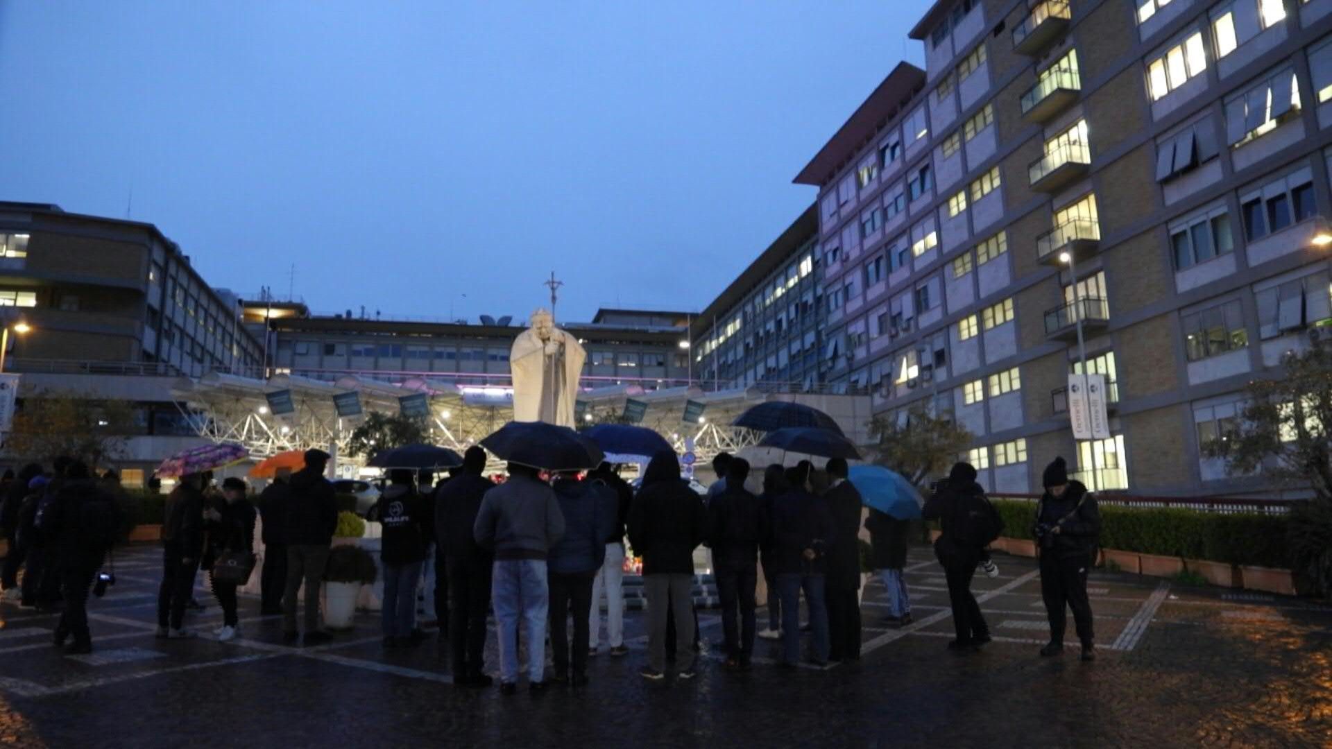 Faithful gather outside hospital where Pope Francis is being treated