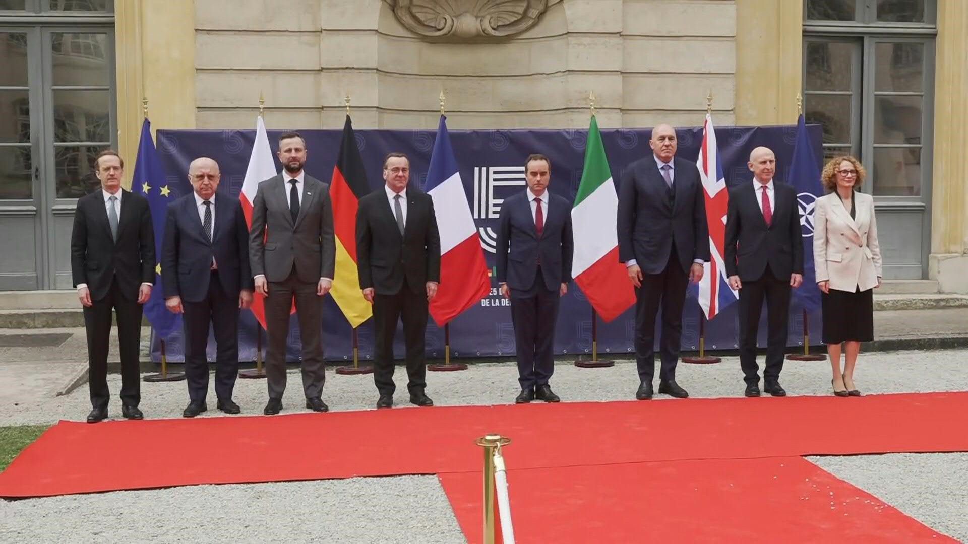 European defence leaders meet in Paris to discuss Ukraine and European security