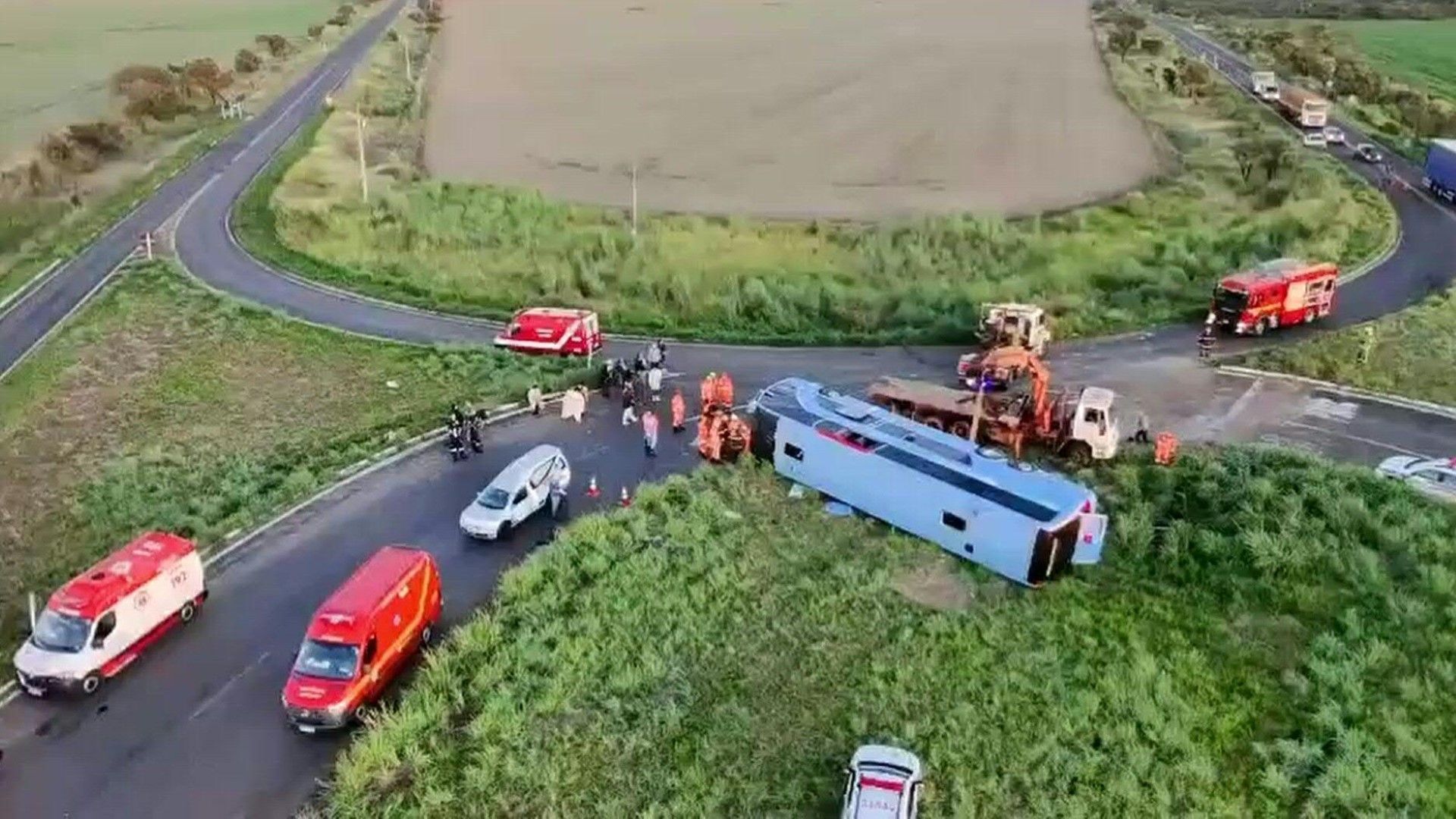 Video: Ten dead, including two children, in bus accident in Brazil