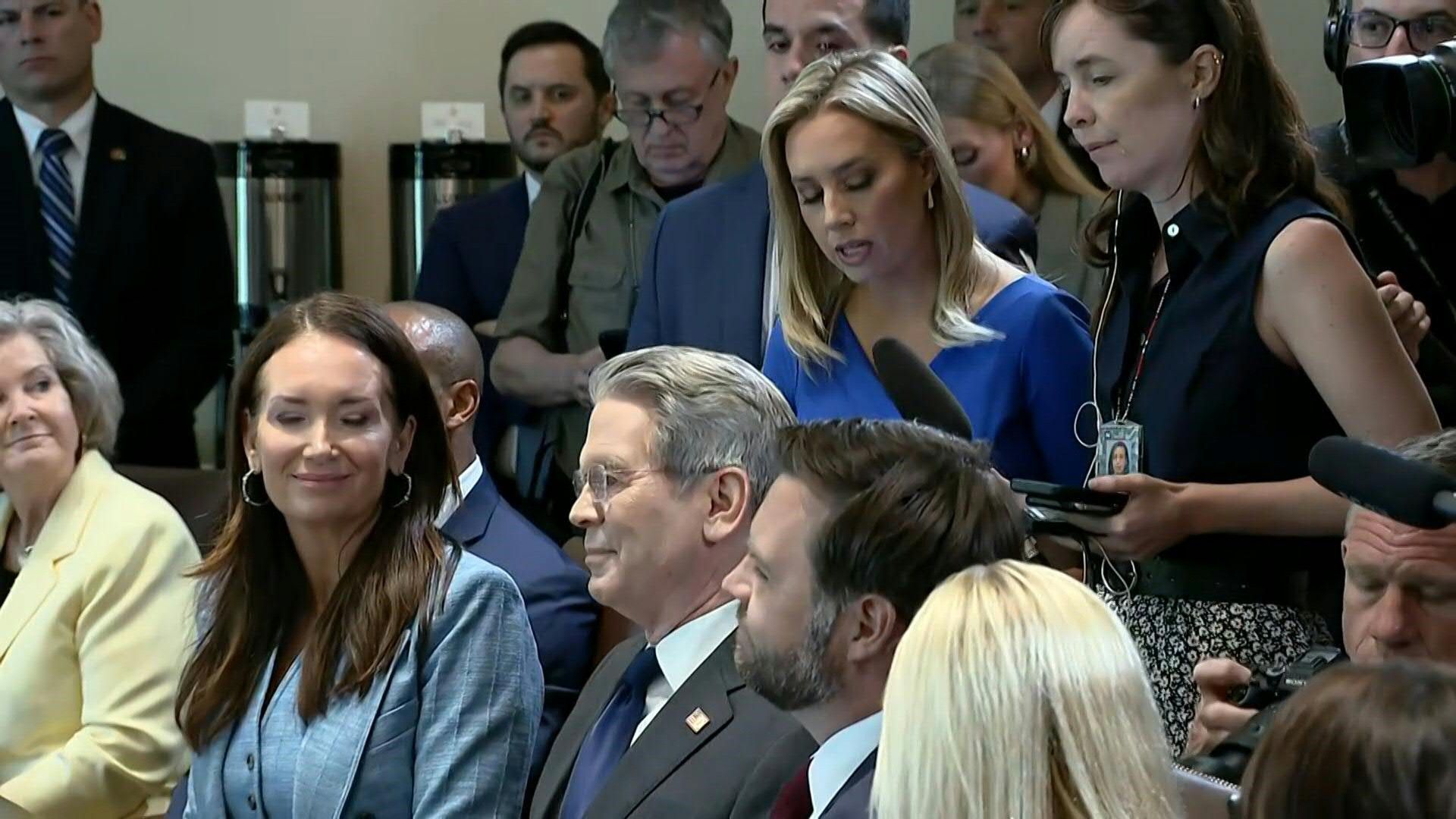 Video: US says may sign minerals deal today if Ukraine ready