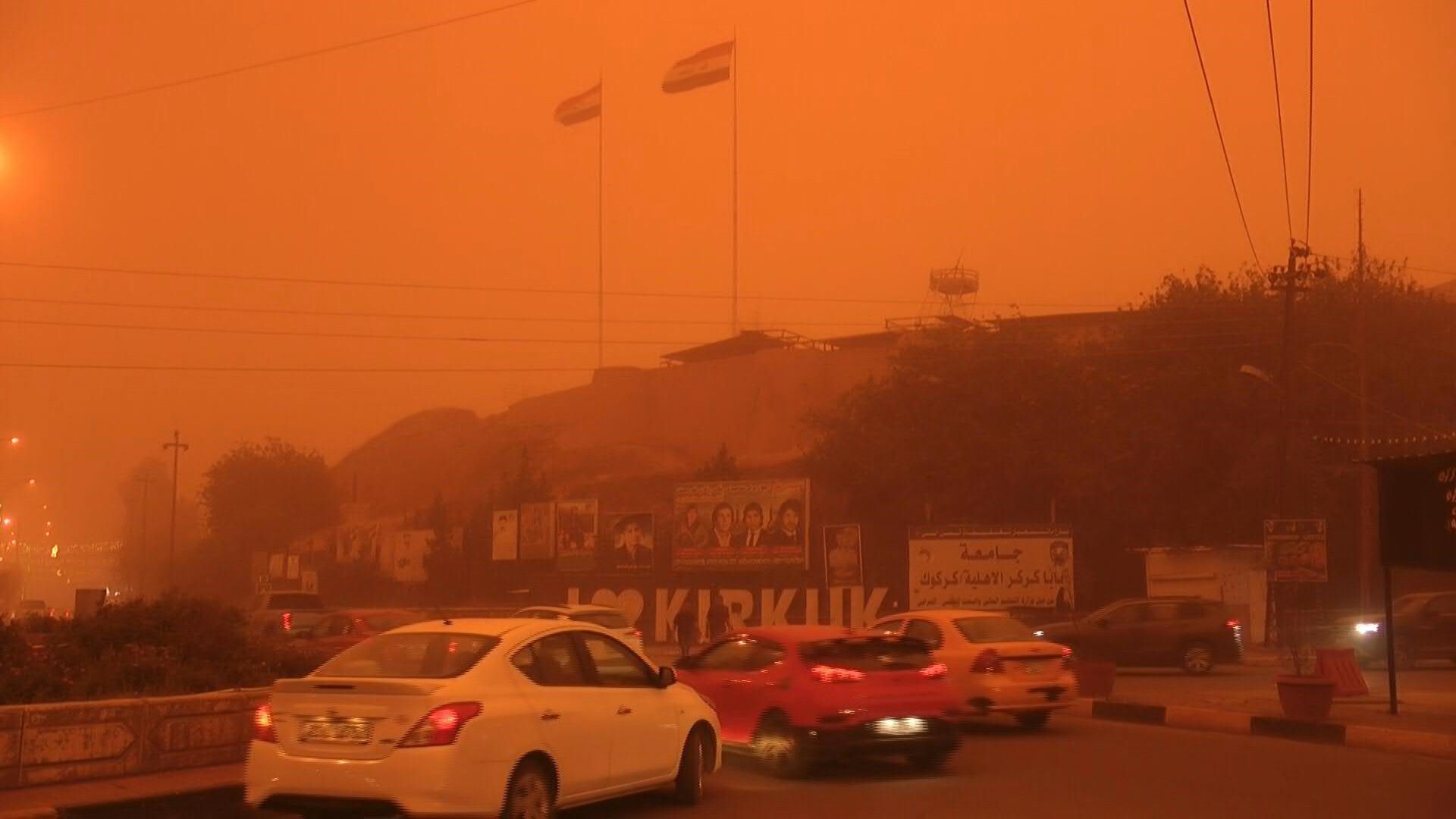 Video: Heavy dust storm blankets northern Iraq in orange haze