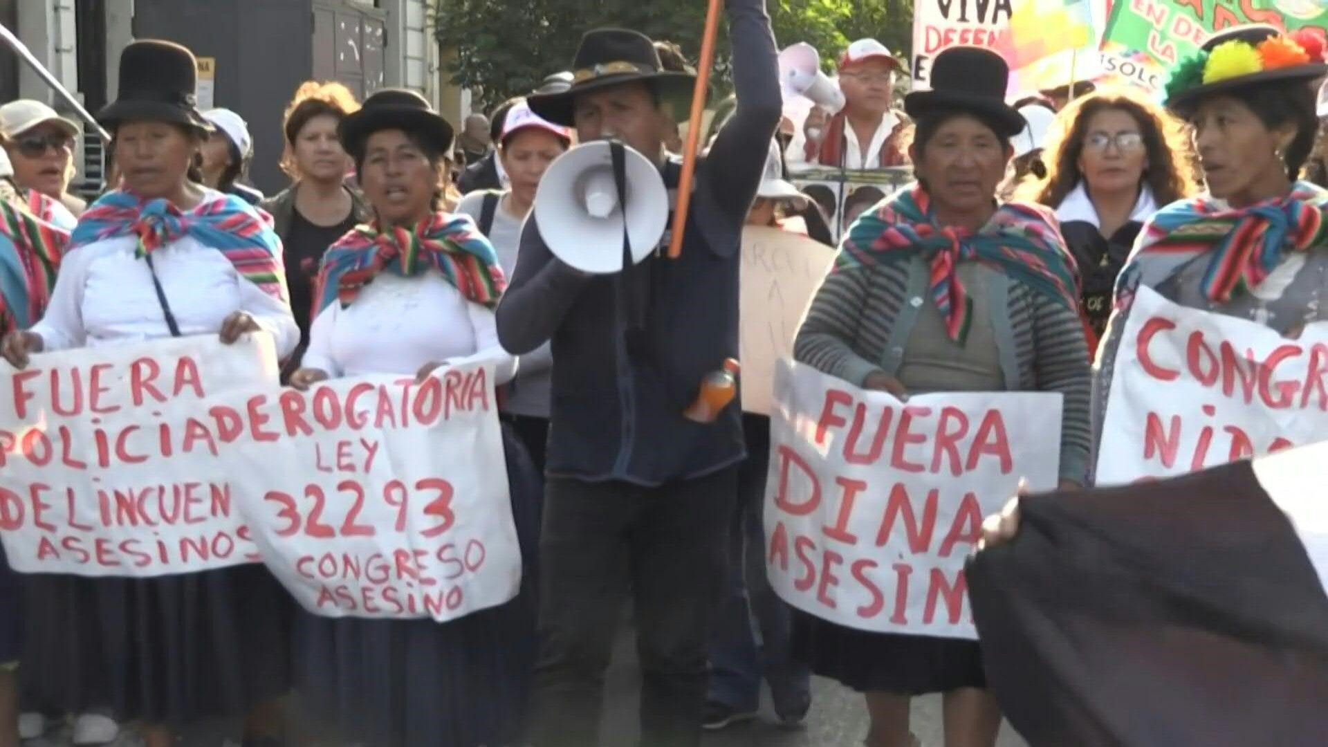 Workers march in Peruvian capital to protest against extortion