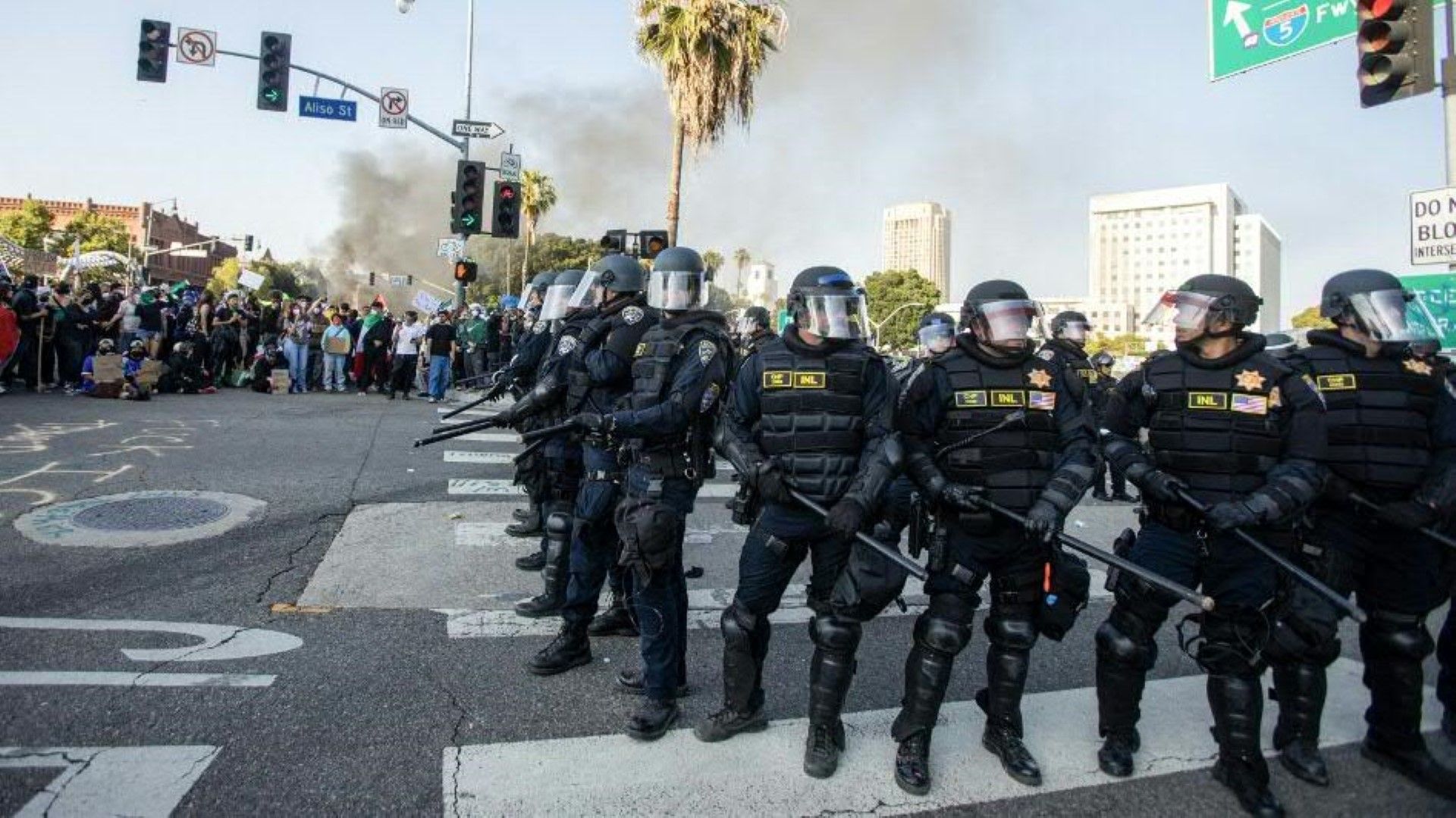 Trump schickt mehr Truppen nach Los Angeles – Staatsanwalt klagt gegen Trump