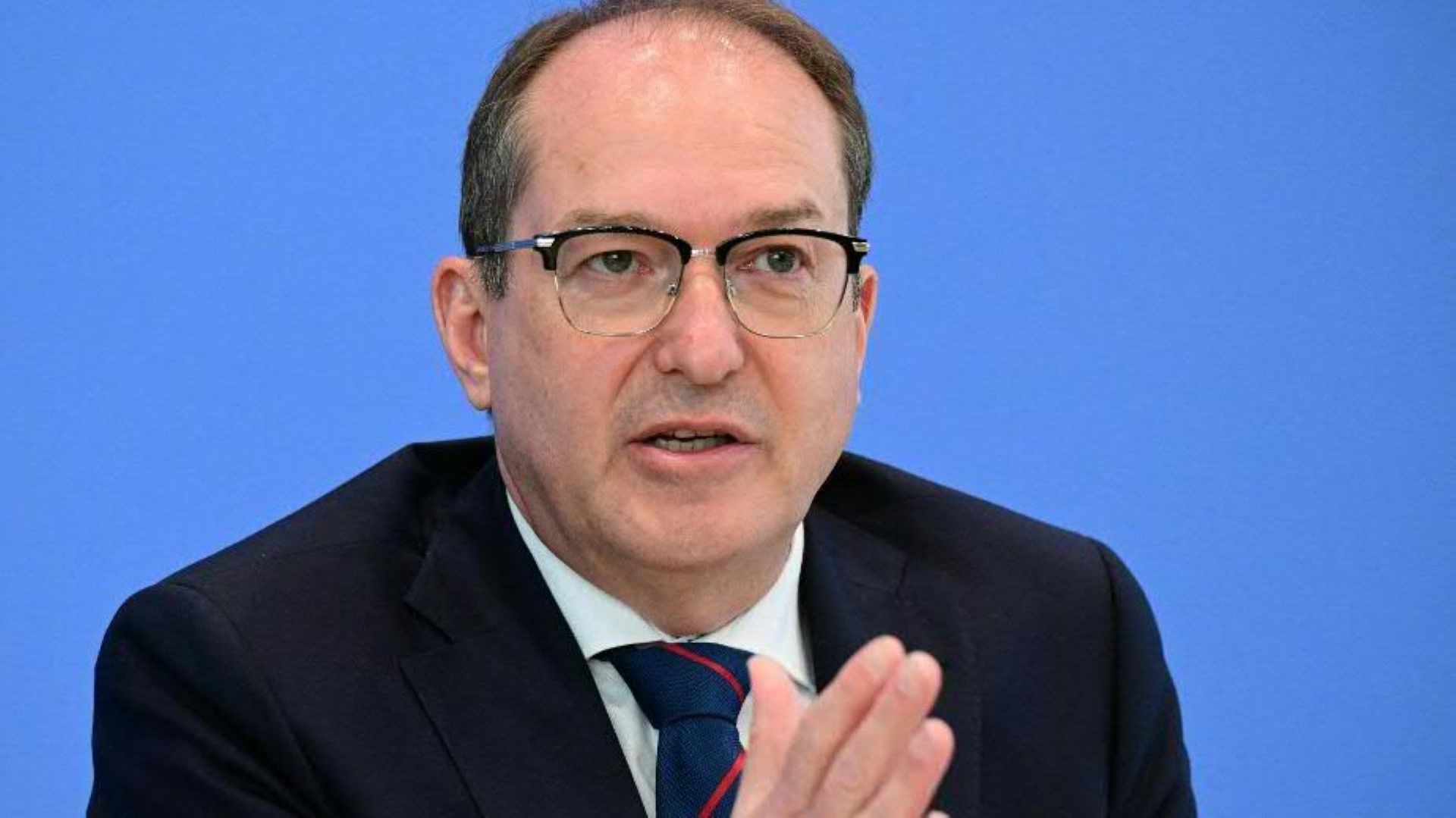 Dobrindt: Zahl der Extremisten stark angestiegen