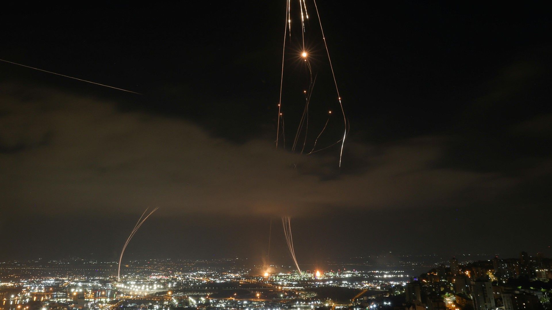 Israel und Iran setzen gegenseitige Angriffe unvermindert fort