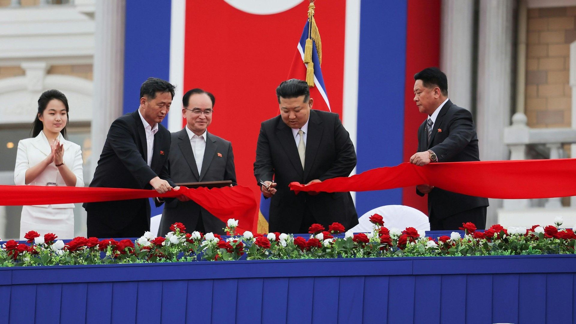 Kim am Pool: Nordkoreas Machthaber weiht riesige Ferienanlage ein