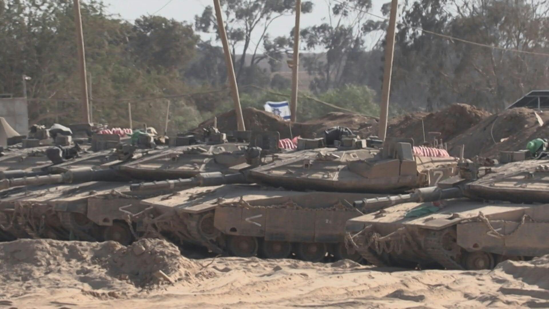 Images of Israeli tanks on border with Gaza Strip