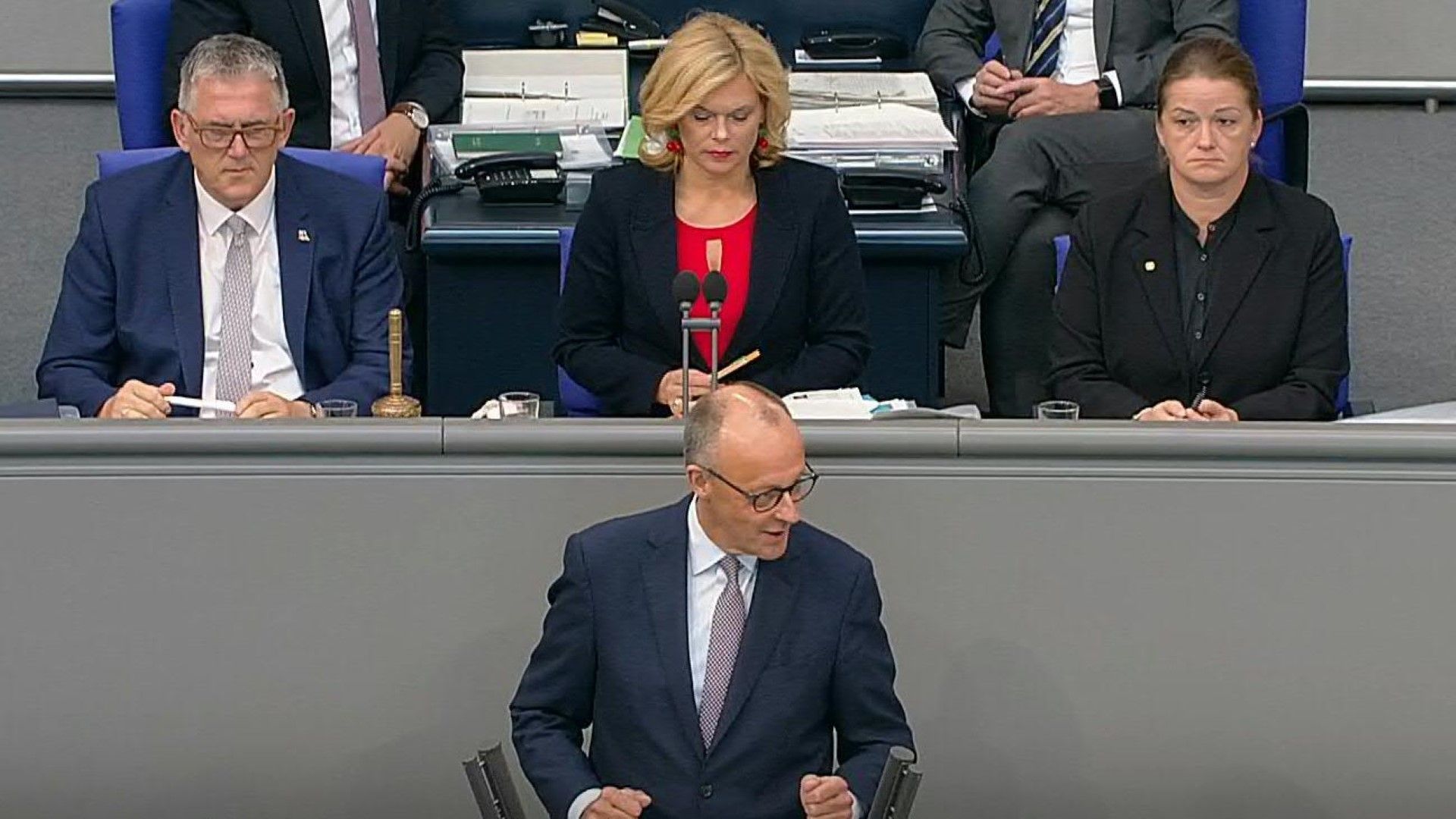Merz bremst Klöckner im Bundestag aus: „Ich halte das aus“