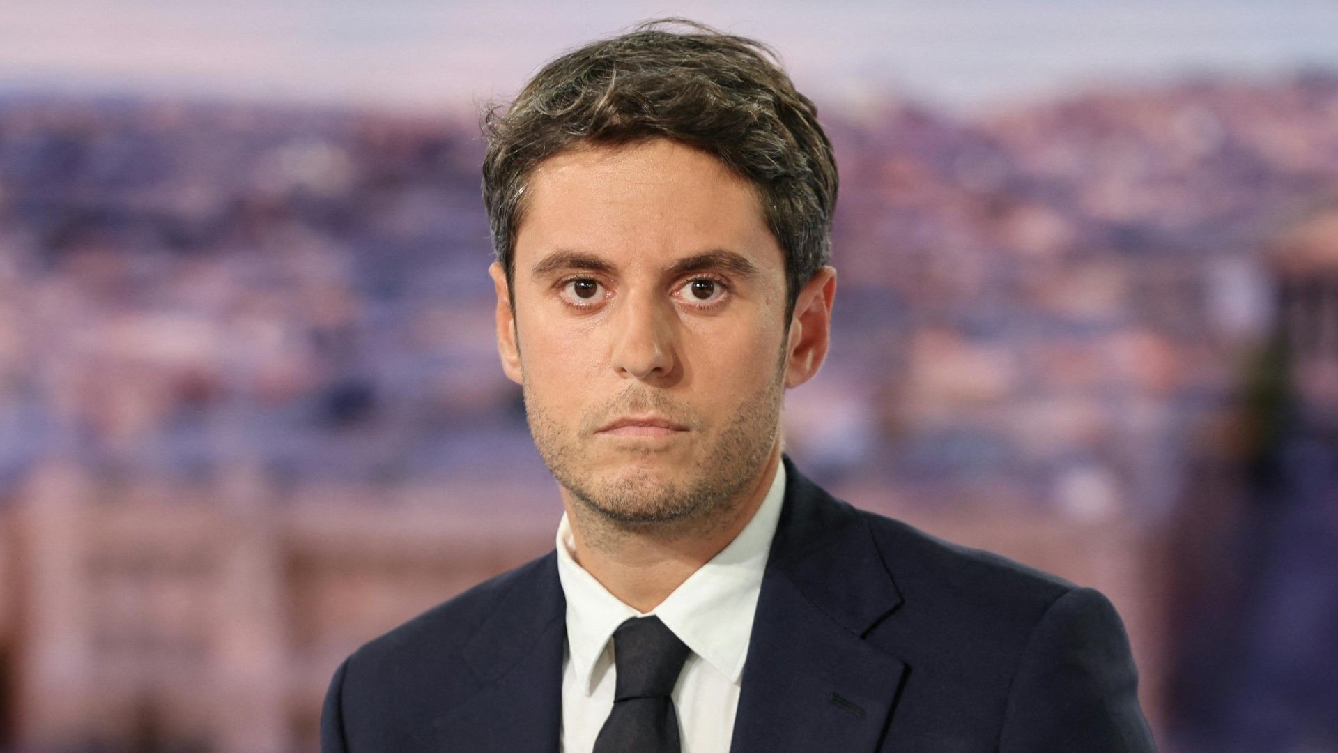 Ex-Premier: Macron „will mit aller Macht an der Macht festhalten“