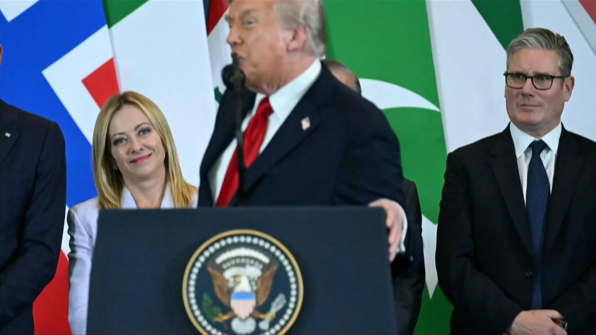 „Schöne junge Frau“: Trump umschmeichelt Meloni bei Gaza-Gipfel