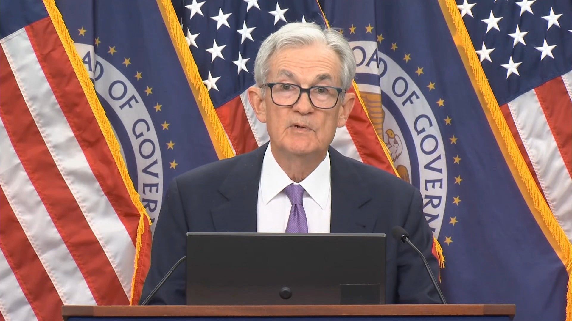 Fed says risks to labor market 'rose in recent months'