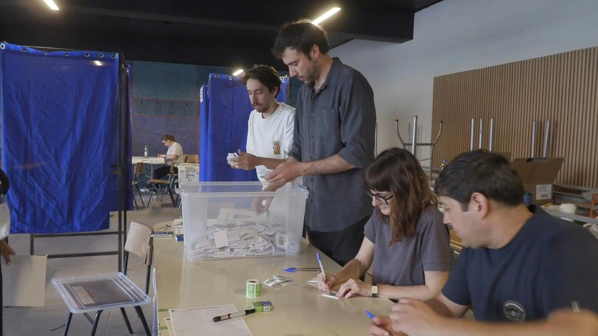 Chile general election first round: Polls close and vote count begins