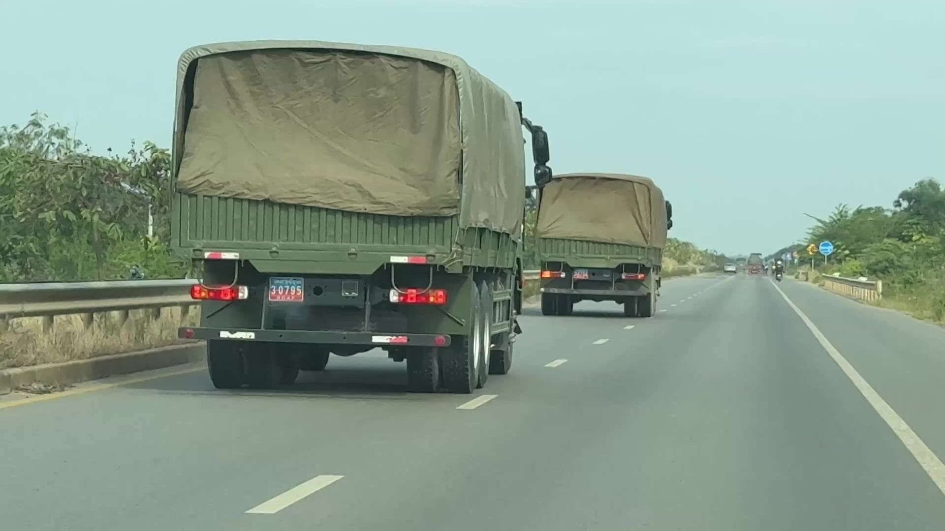 Cambodian-military-trucks-head-to-border-amid-renewed-clashes-with-Thailand