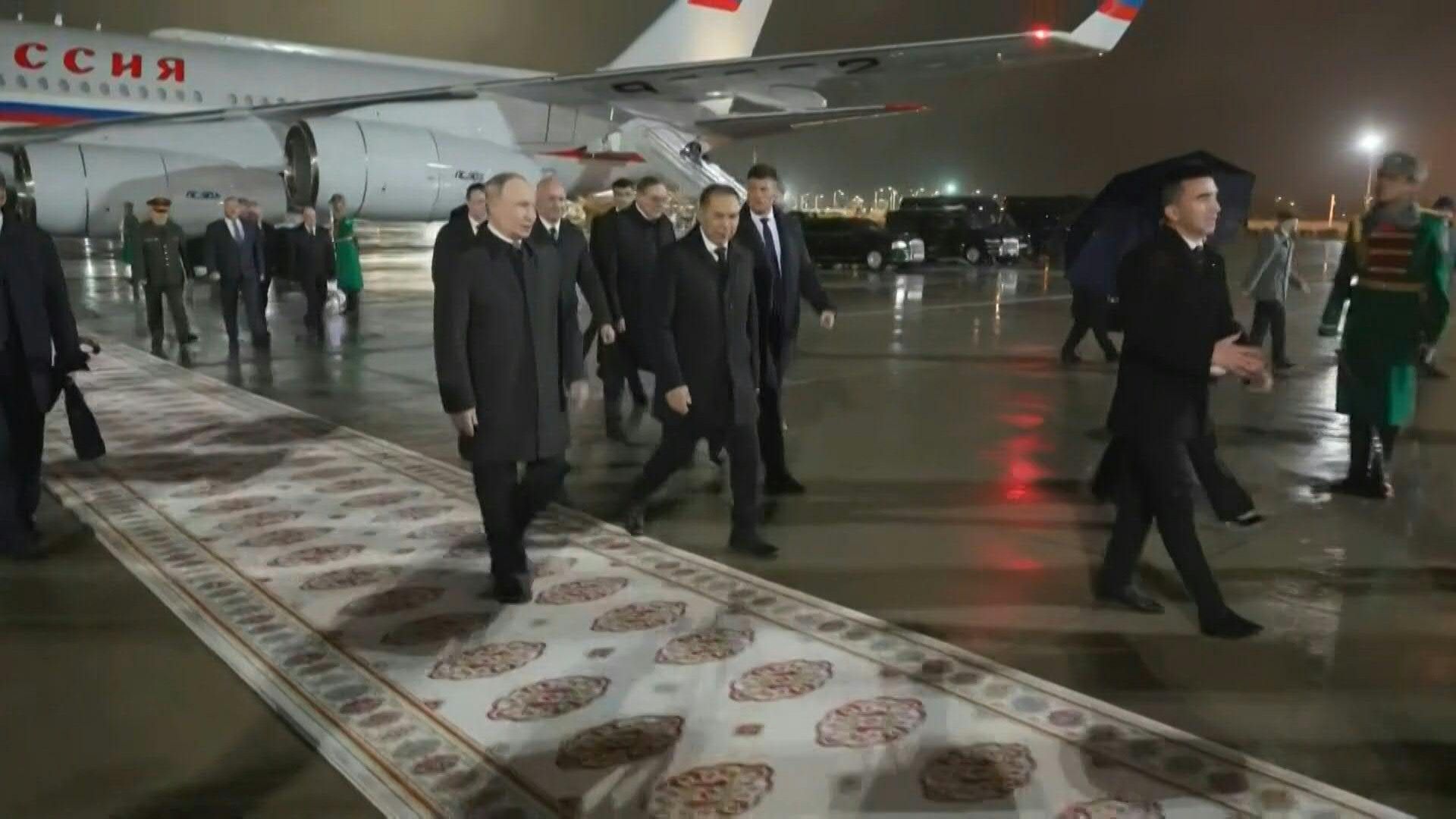 Video: Putin arrives in Turkmenistan for a rare Central Asia summit