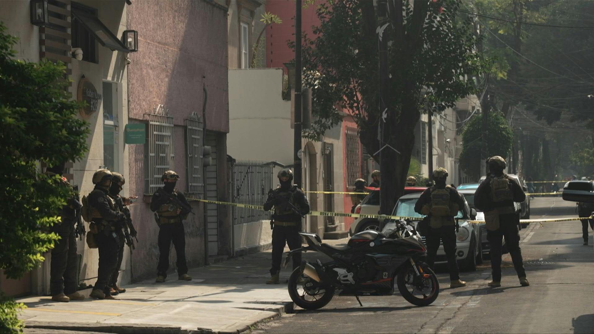 Video: Aftermath of shooting during anti-extortion police operation in Mexico City