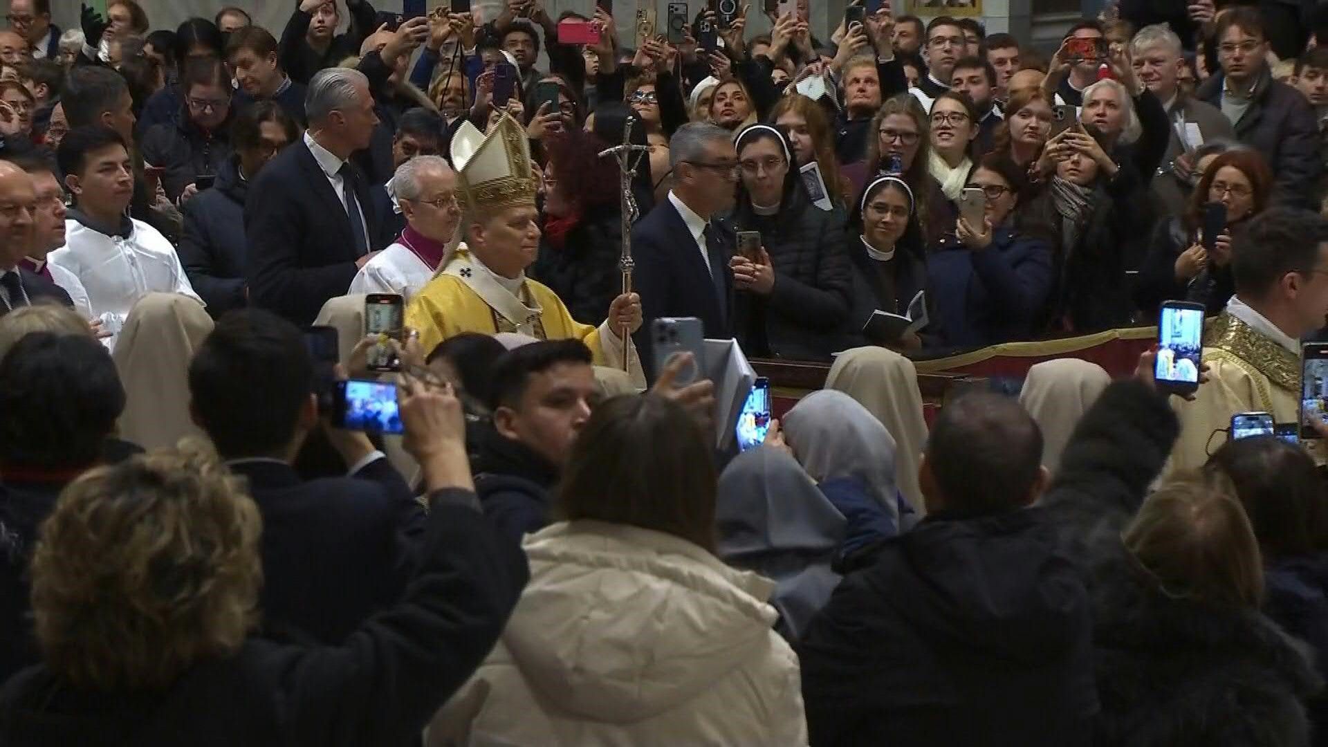 Pope-Leo-XIV-leads-the-Christmas-Eve-Mass-in-St-Peter-s-Basilica