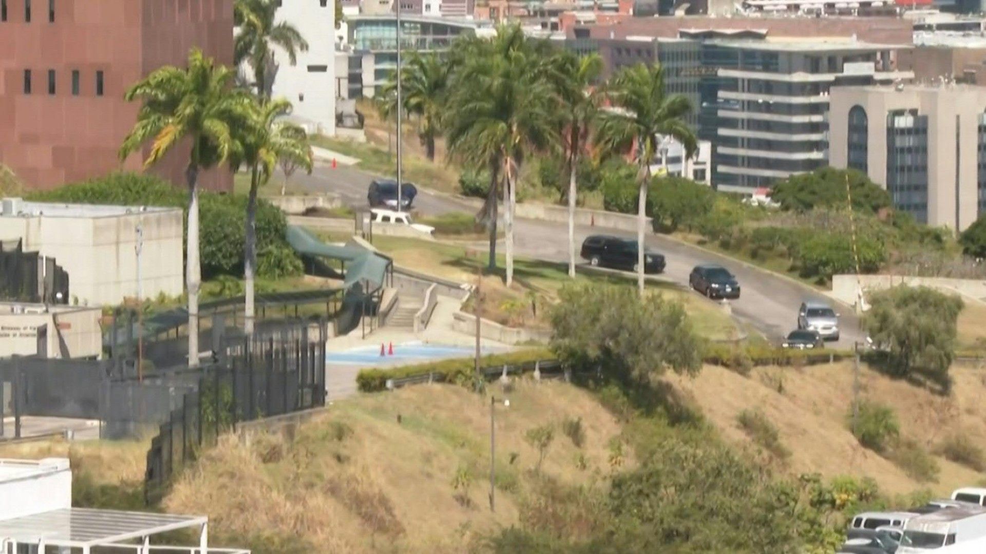 Video: Vehicles depart US embassy in Caracas amid exploratory talks to restore diplomatic ties