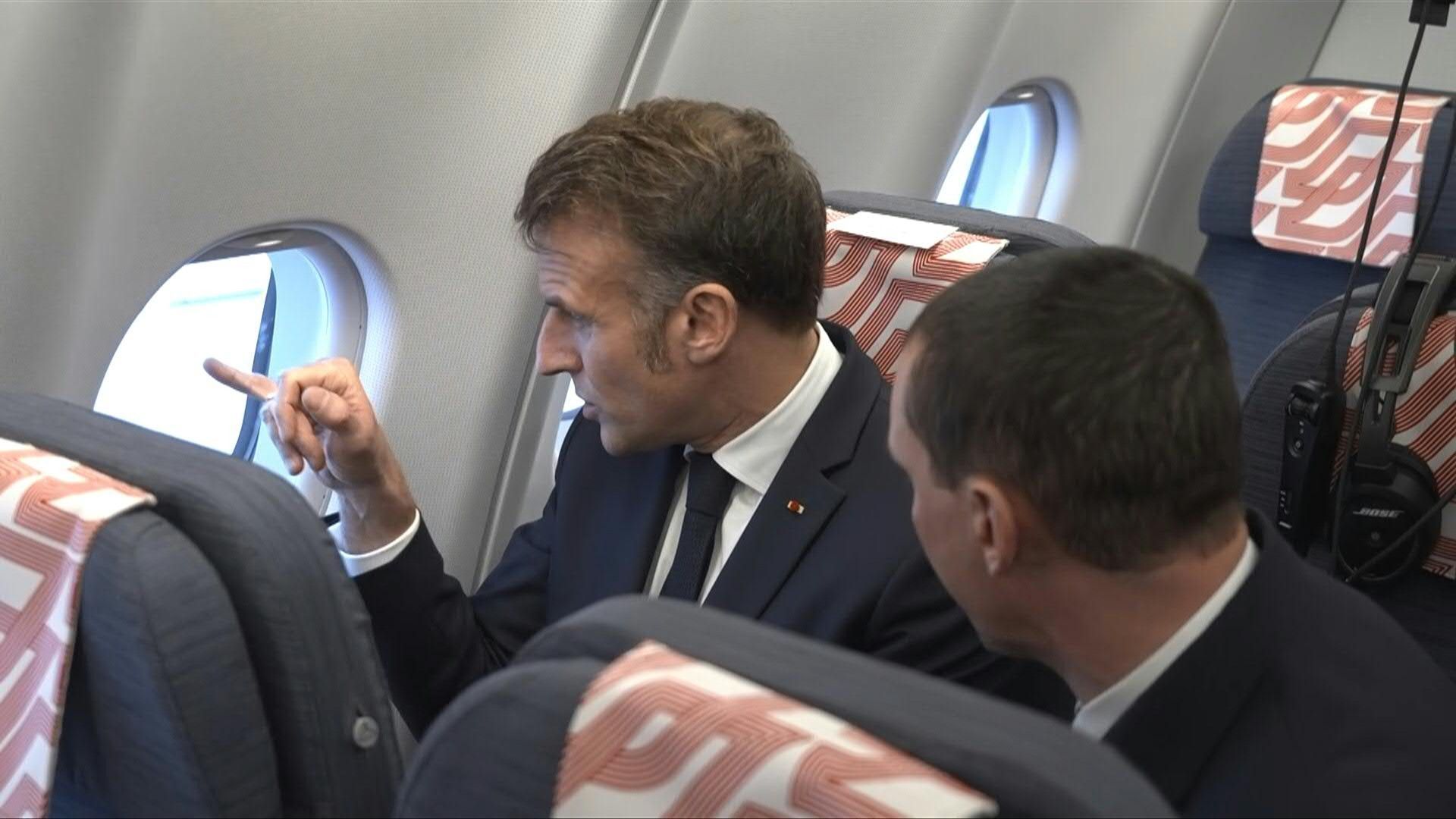 Video: Flight aboard a refuelling aircraft with Macron, Thomas Pesquet at controls