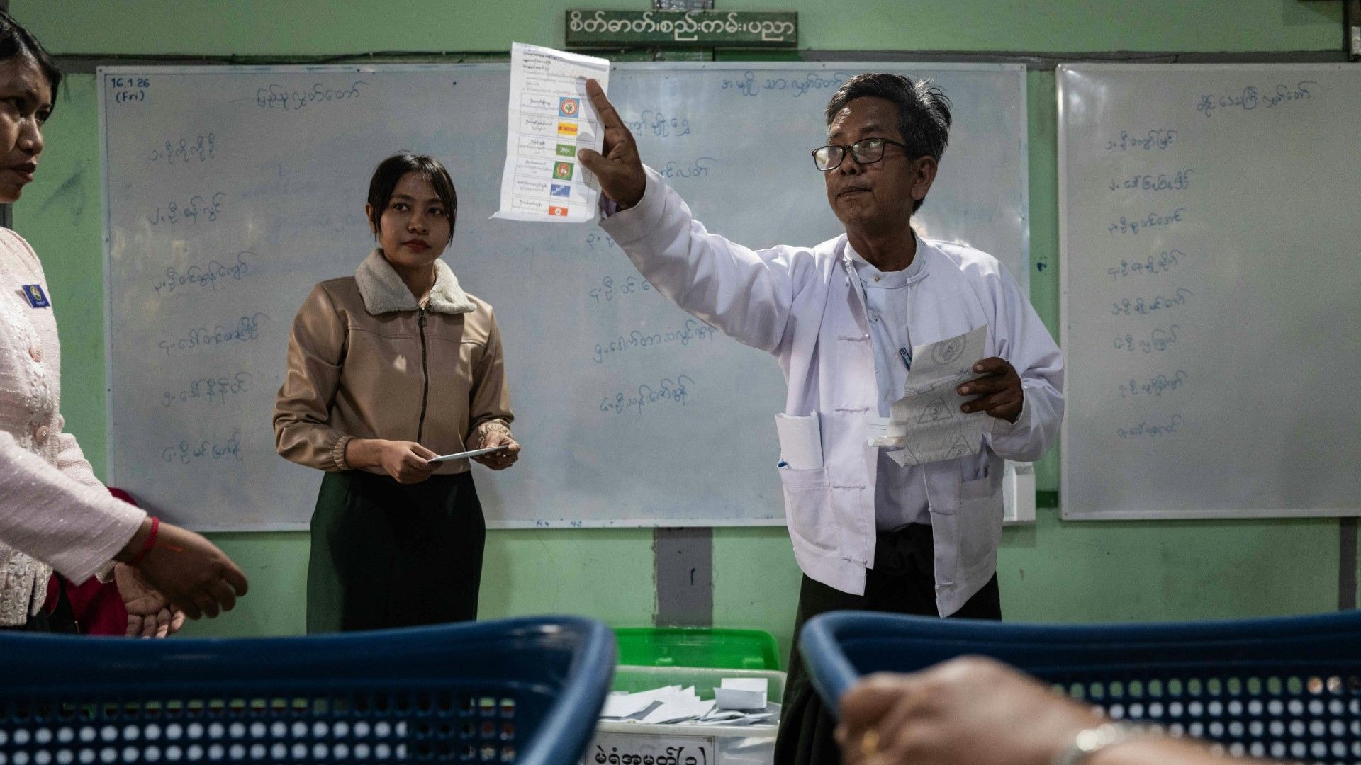 Video: Parlamentswahl in Myanmar beendet – Junta-nahe Partei dürfte siegen