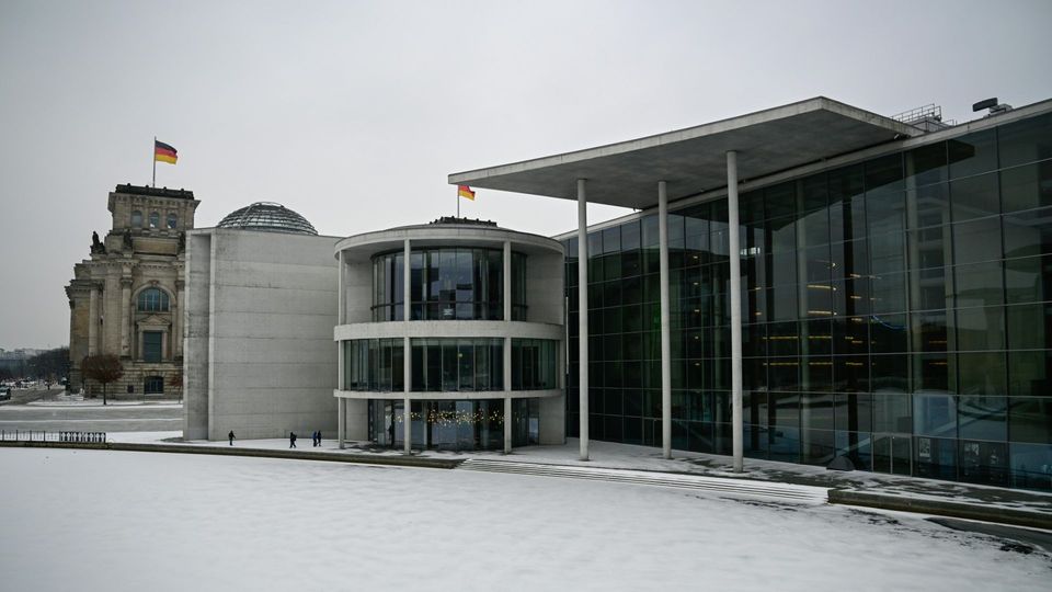 Eisregen in Berlin: Starts am BER abgesagt